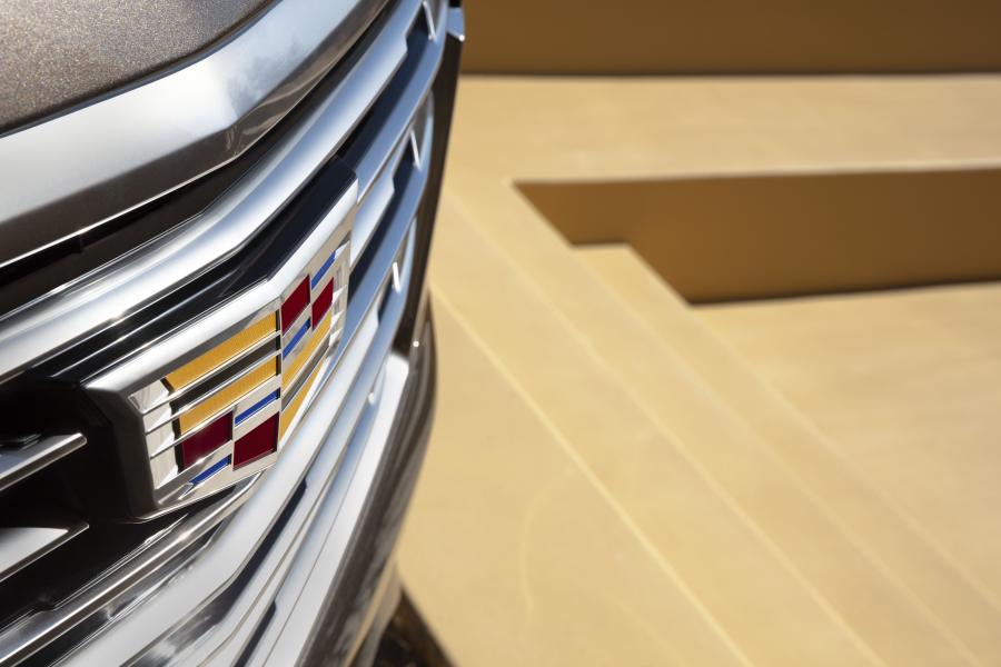 Логотип Cadillac Escalade Platinum Luxury 2020 года  (NA) (фото 3 из 45)